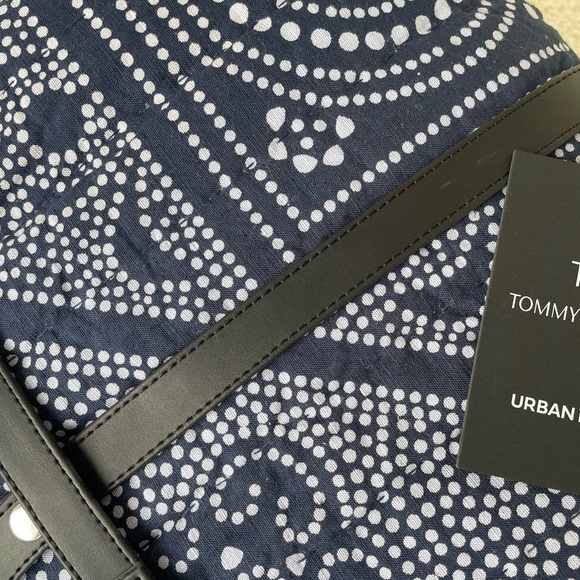 Tommy X UB Quilted Throw 60" x 70" - Picture 4 of 4
